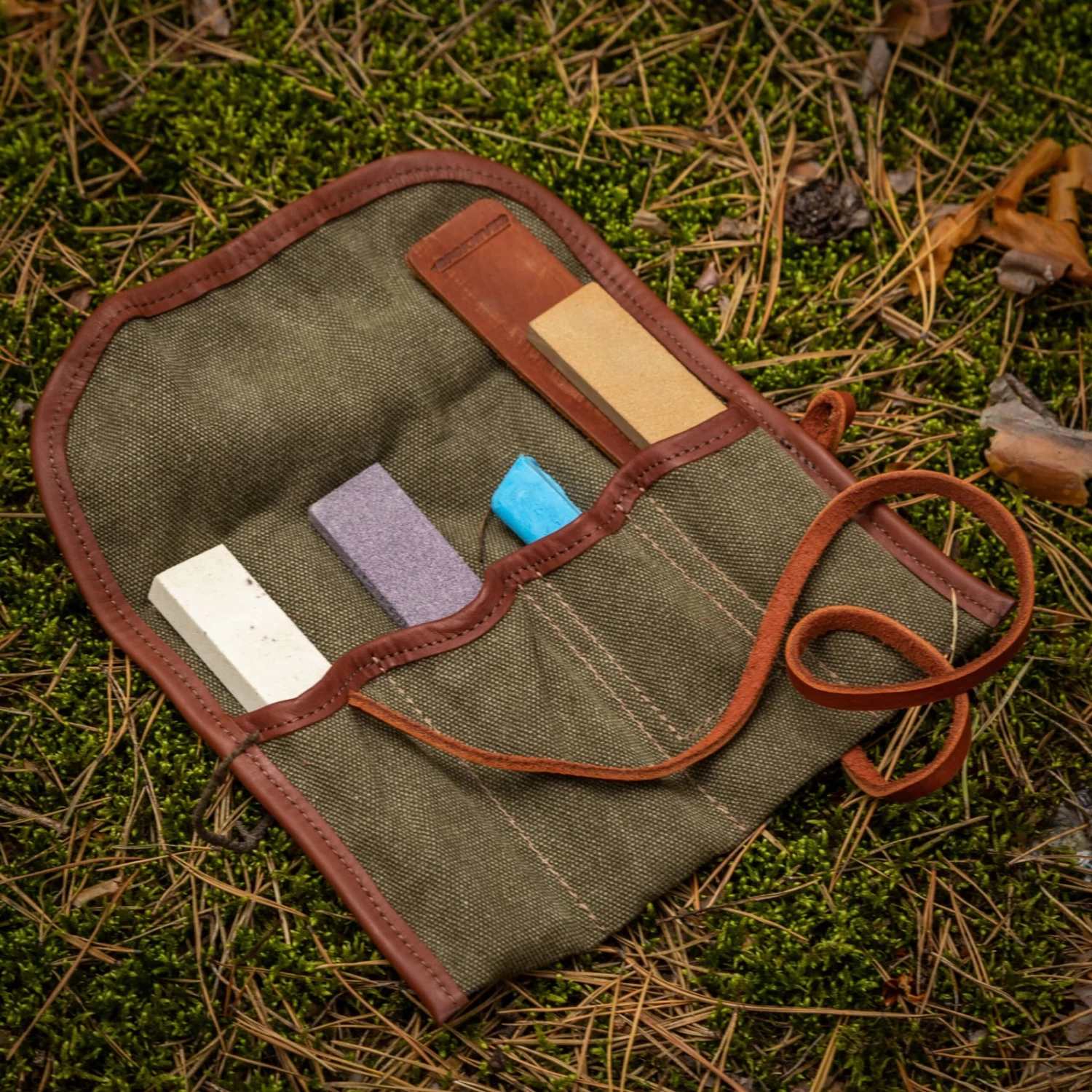 BPS Knives Knife Sharpening Kit, 80/240/800 Grit Stones, Leather Strop, Compound, Nylon Case 5 BPS Knives Knife Sharpening Kit, 80/240/800 Grit Stones, Leather Strop, Compound, Nylon Case - Image 3